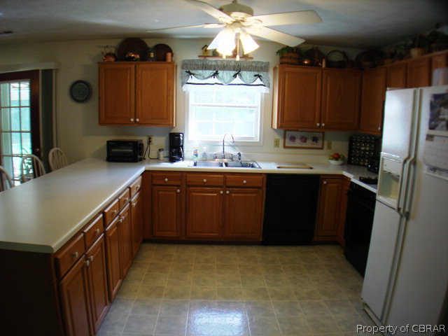 8122 Willis Road Gloucester, VA 23061 - Photo 8 of 24