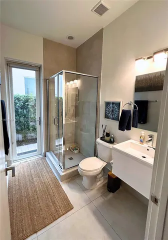 $1,599,900 | 10109 Northwest 76th Terrace, Doral, FL 33178