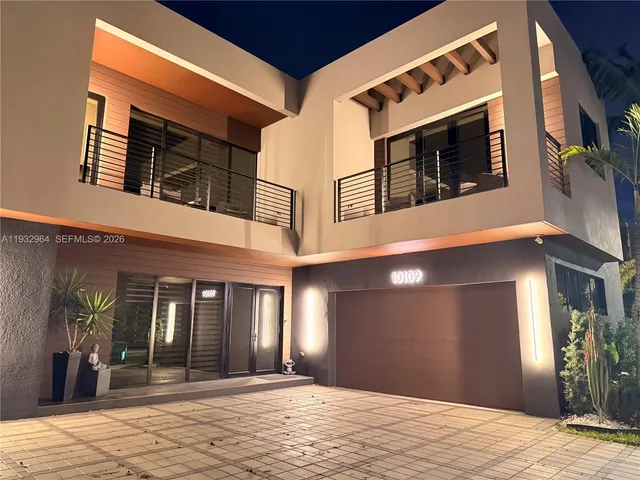 $1,599,900 | 10109 Northwest 76th Terrace, Doral, FL 33178