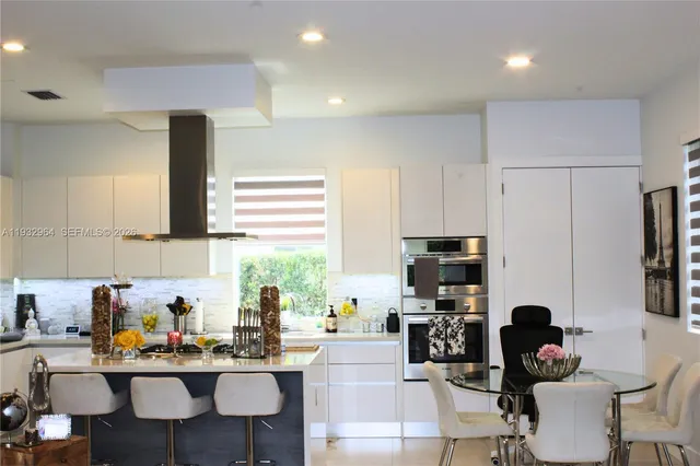 $1,599,900 | 10109 Northwest 76th Terrace, Doral, FL 33178