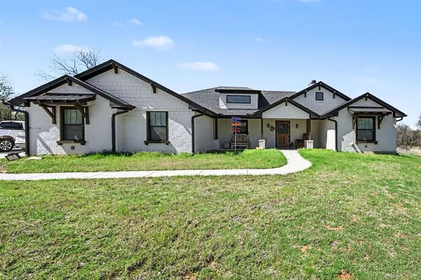 $560,000 | 192 Grand Harbor Boulevard, Chico, TX 76431