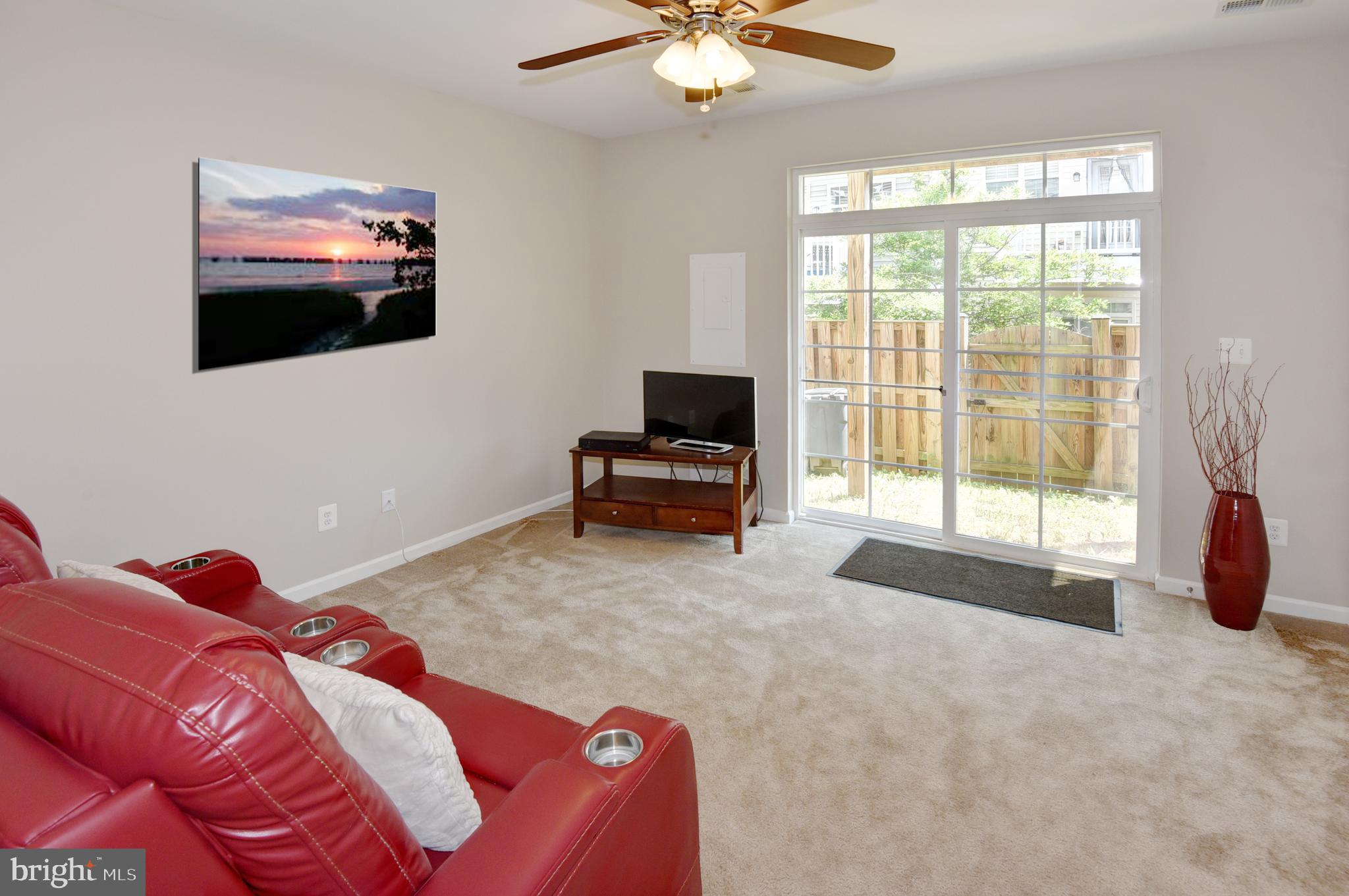 7477 Riding Meadow Way Manassas, VA 20111 - Photo 5 of 28 Main level Family room