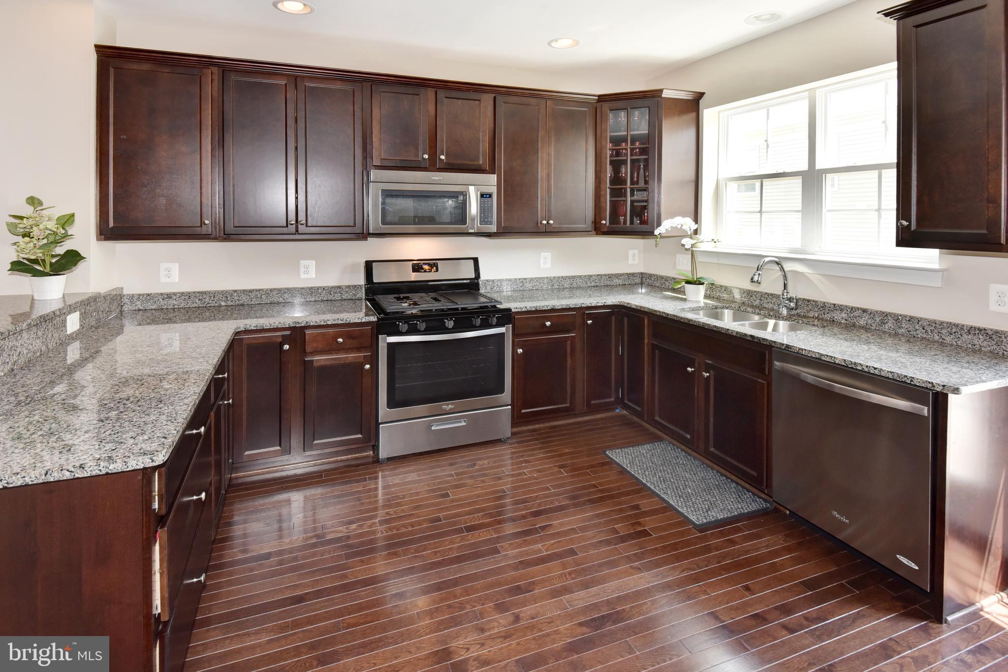 7477 Riding Meadow Way Manassas, VA 20111 - Photo 9 of 28 42" Cabinet & S/S appliances