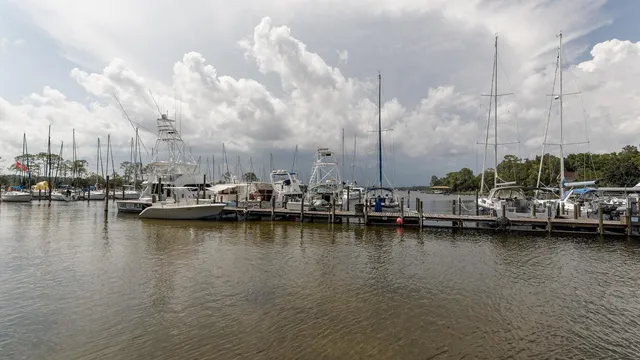 $2,800 | 87 Marina Cove Drive, Niceville, FL 32578