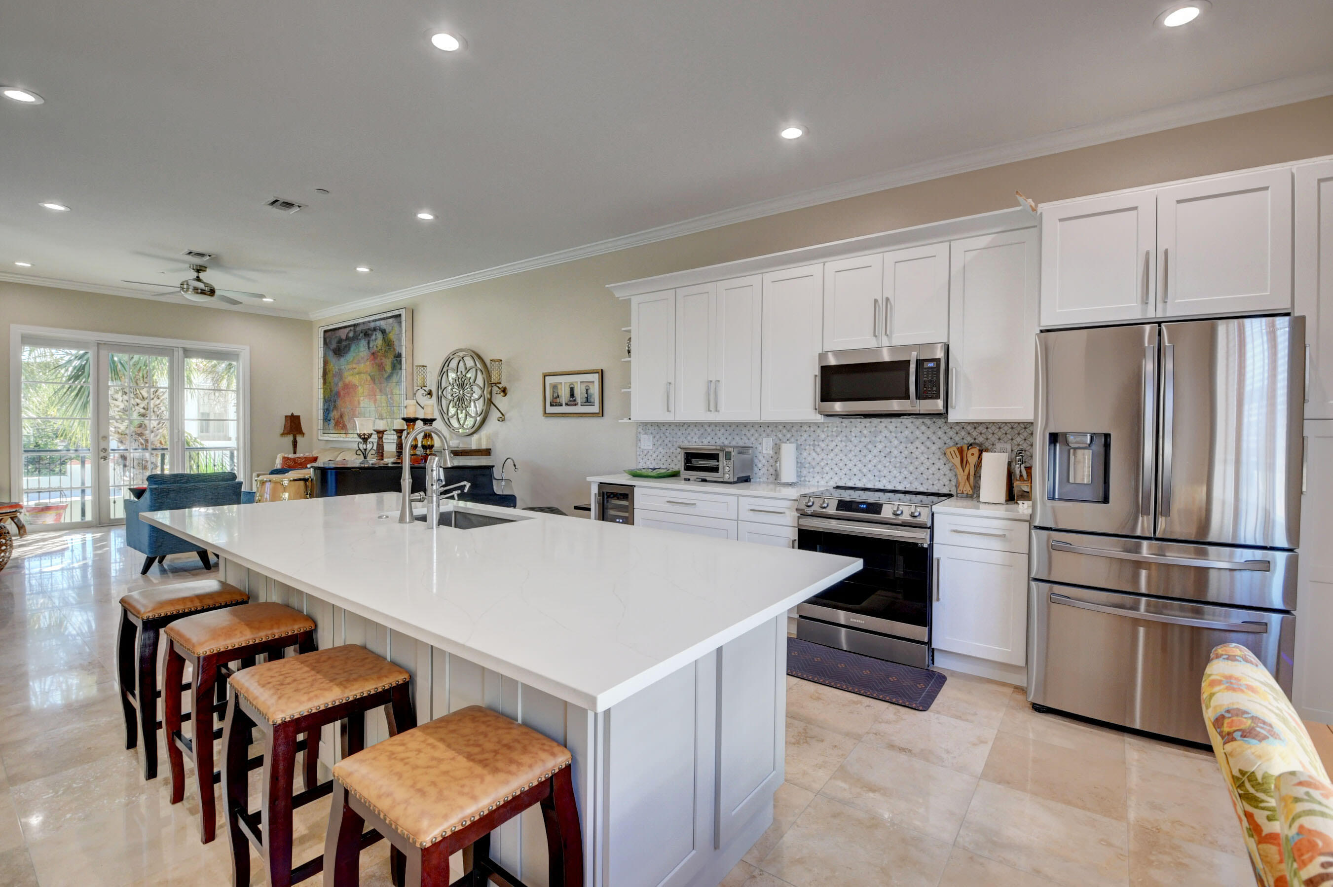 618 Renaissance Way Delray Beach, FL 33483 - Photo 5 of 27 Renaissance Pic Kitchen Island vier