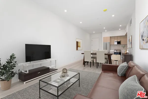 $3,790 | 1650 Sawtelle Boulevard, Unit 204, Los Angeles, CA 90025