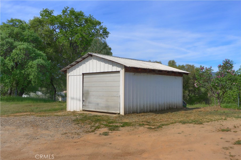 5191 Darrah Road Mariposa, CA 95338 - Photo 29 of 33 Garage