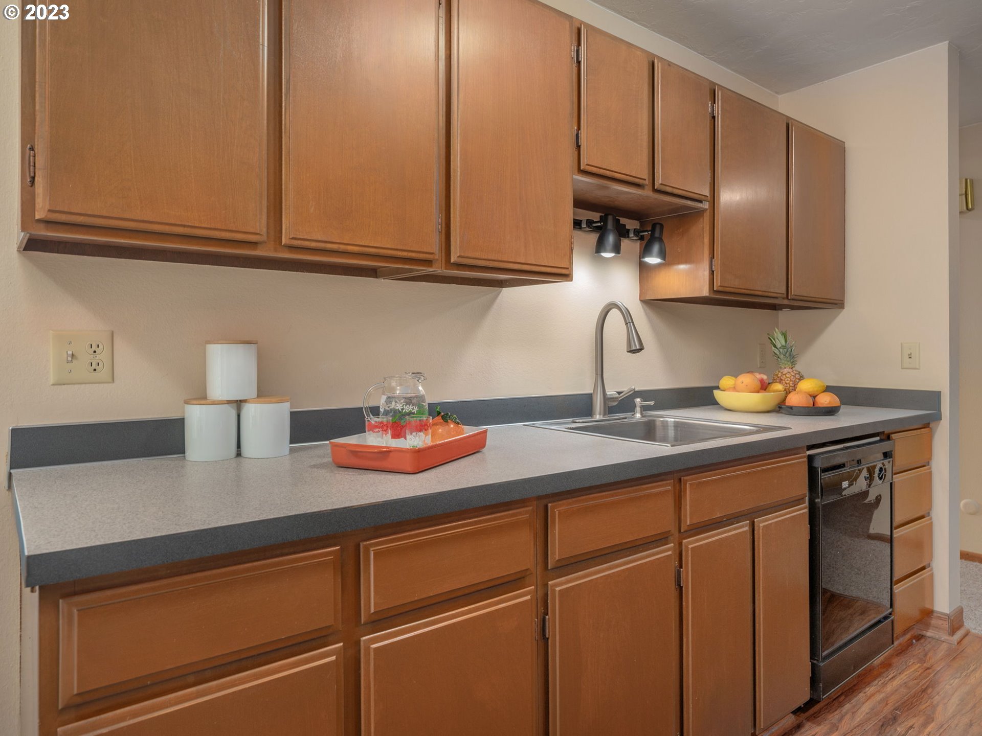 2393 Southwest Park Place, Unit 302 Portland, OR 97205 - Photo 15 of 24