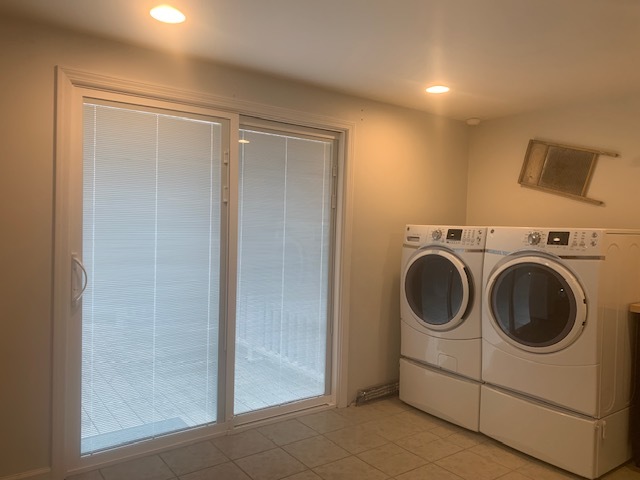 1818 Carr Street Streator, IL 61364 - Photo 11 of 45 a utility room with dryer and washer