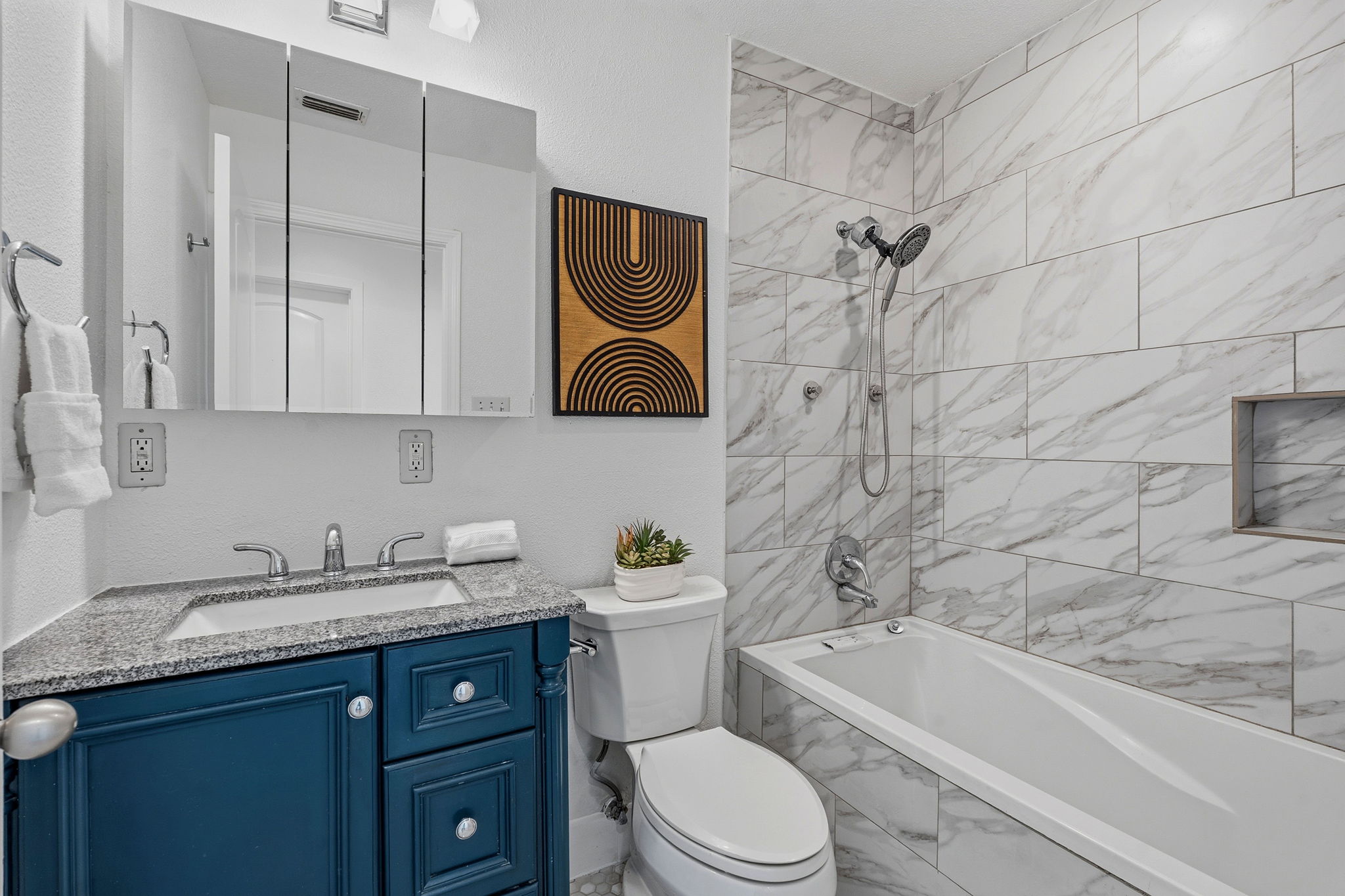 1630 Chippeway Lane Austin, TX 78745 - Photo 24 of 28 The full bath has been thoughtfully updated with a granite-topped vanity, contemporary tub/shower with designer tile, and modern fixtures.