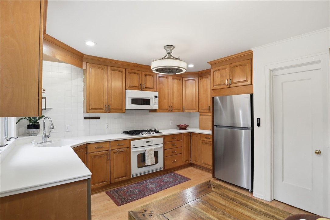 180 Wilshire Road Brighton, NY 14618 - Photo 11 of 39