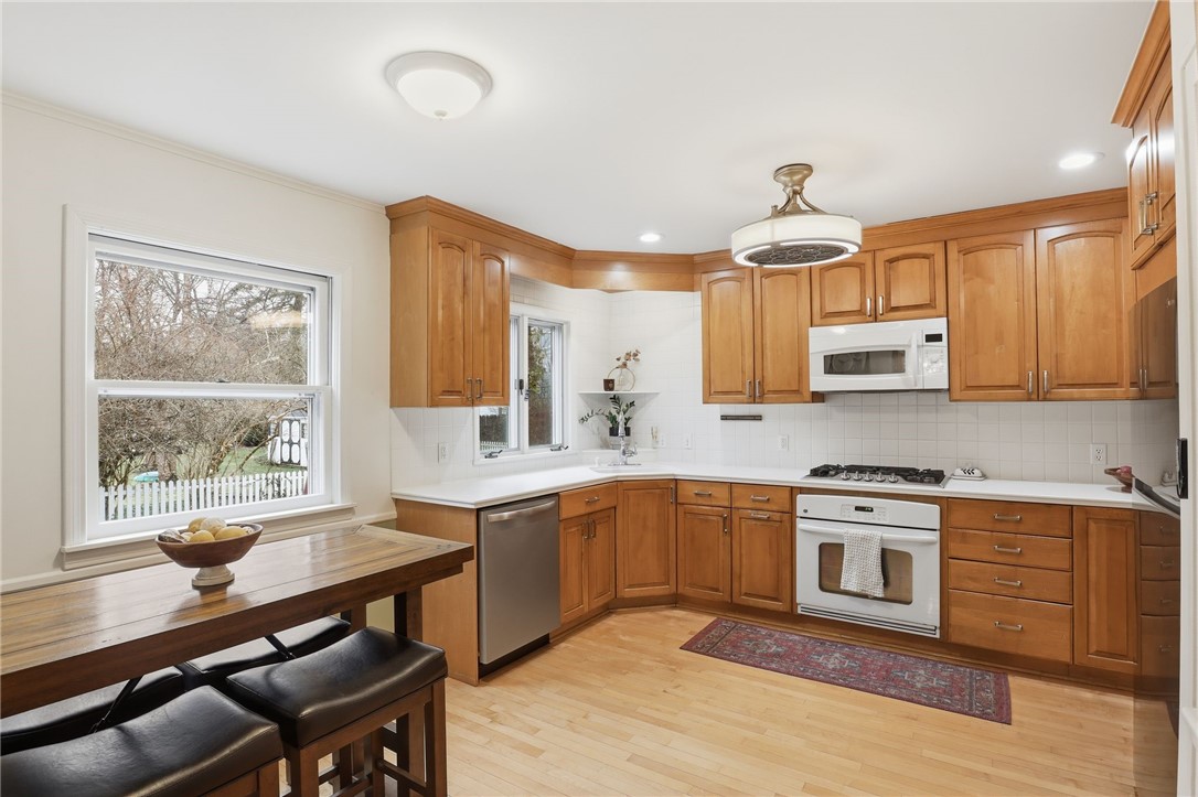 180 Wilshire Road Brighton, NY 14618 - Photo 13 of 39