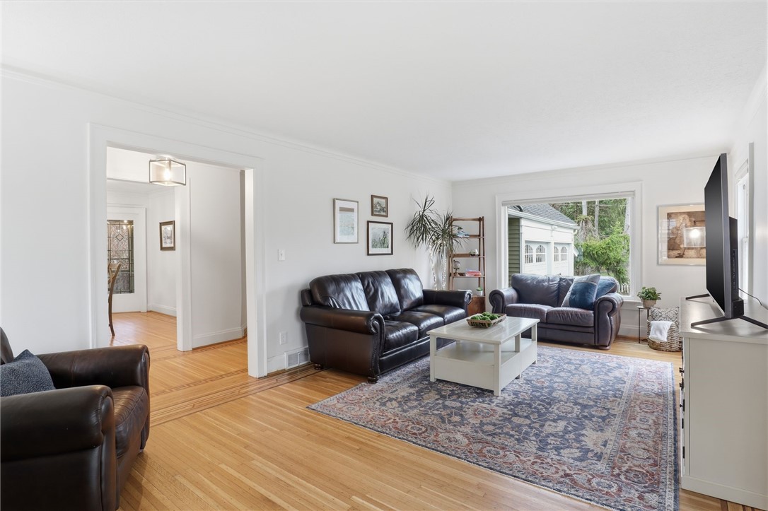 180 Wilshire Road Brighton, NY 14618 - Photo 8 of 39