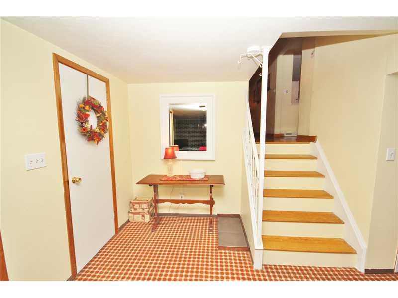 571 Fleming Road Sarver, PA 16055 - Photo 9 of 15 Entry/Foyer.