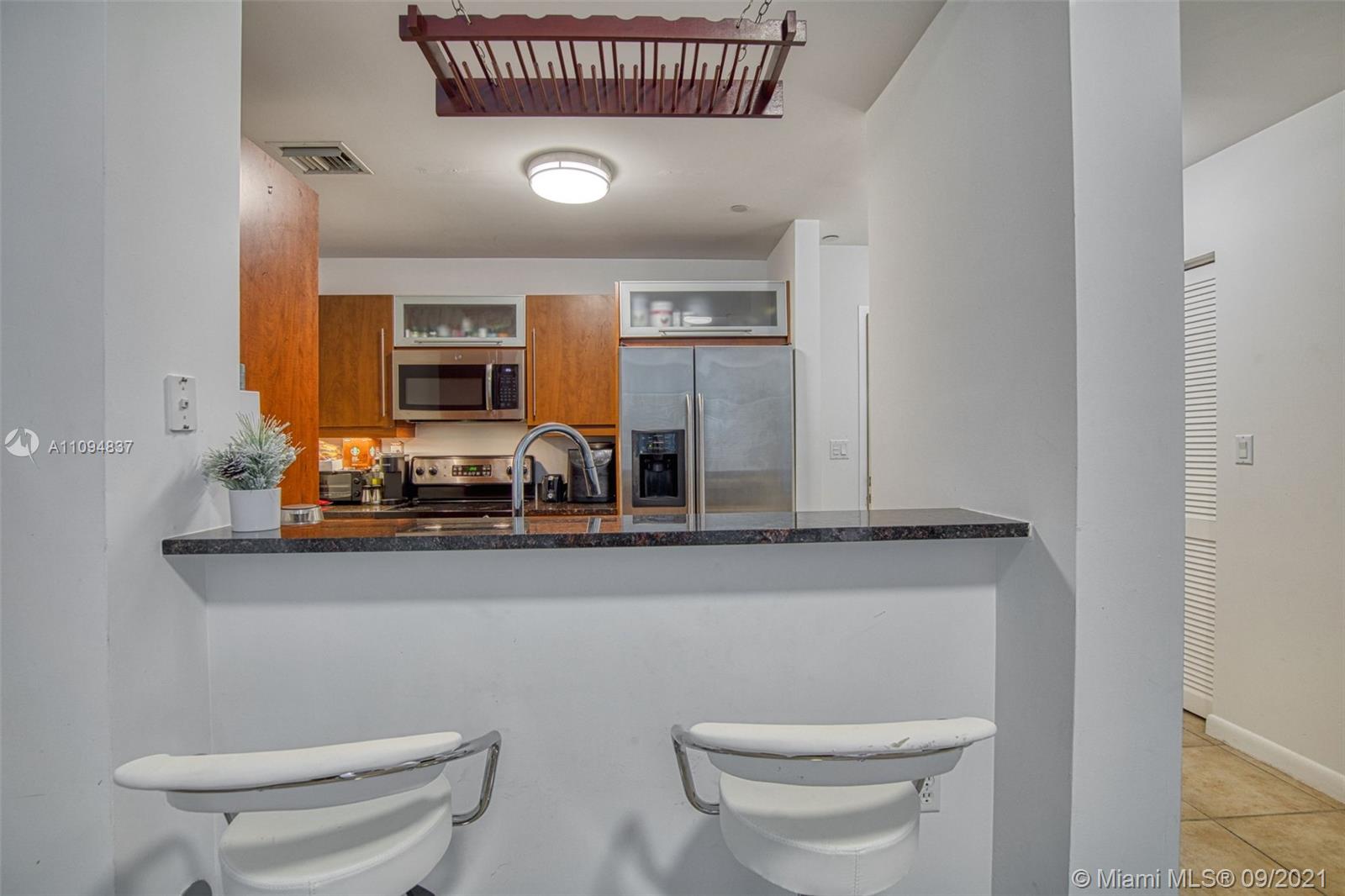 7355 Southwest 89th Street, Unit 425N Miami, FL 33156 - Photo 3 of 22 a bathroom with a toilet a sink and mirror