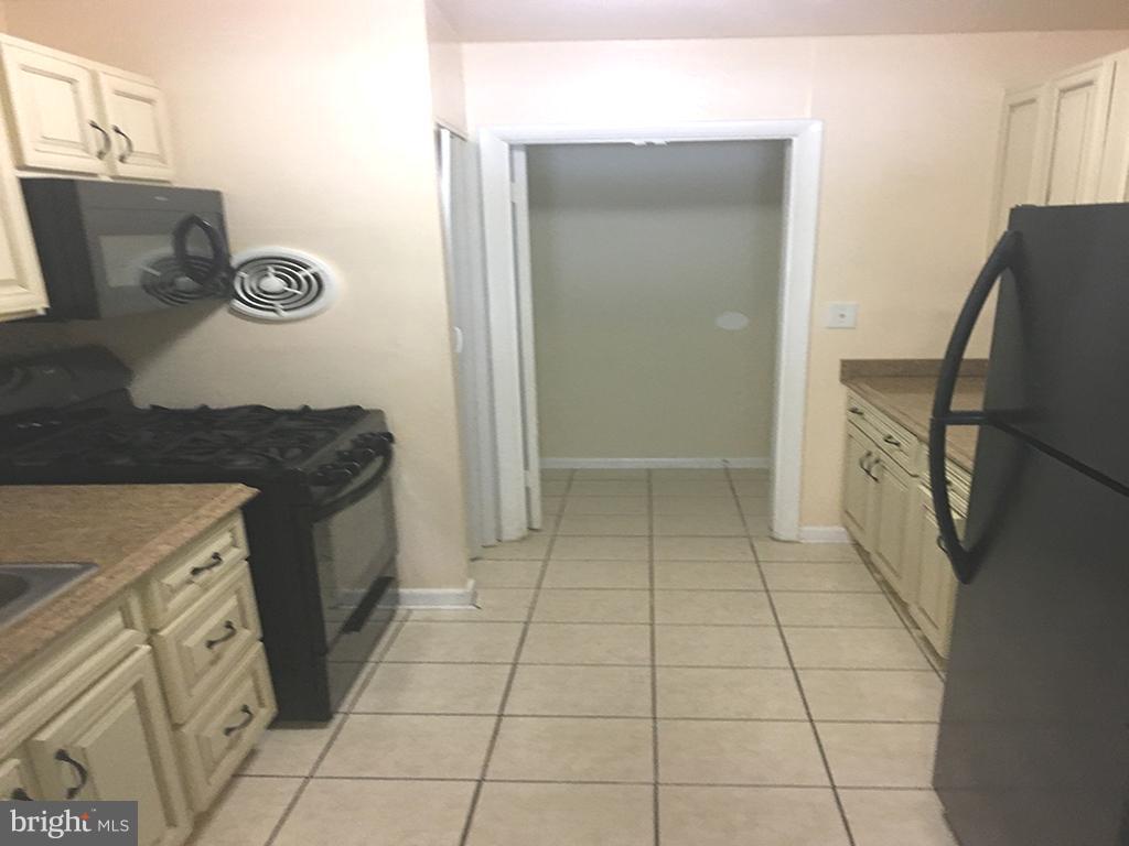 3835 St Barnabas Road, Unit 101 Suitland, MD 20746 - Photo 5 of 12 Kitchen