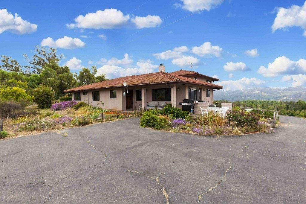 11425 Sierra Rojo Road Valley Center, CA 92082 - Photo 2 of 25 Gallery Image 2