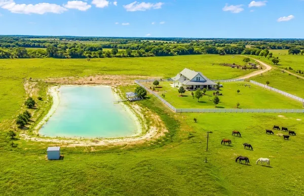 $1,499,900 | 1048 11th Street, Columbus, TX 78934