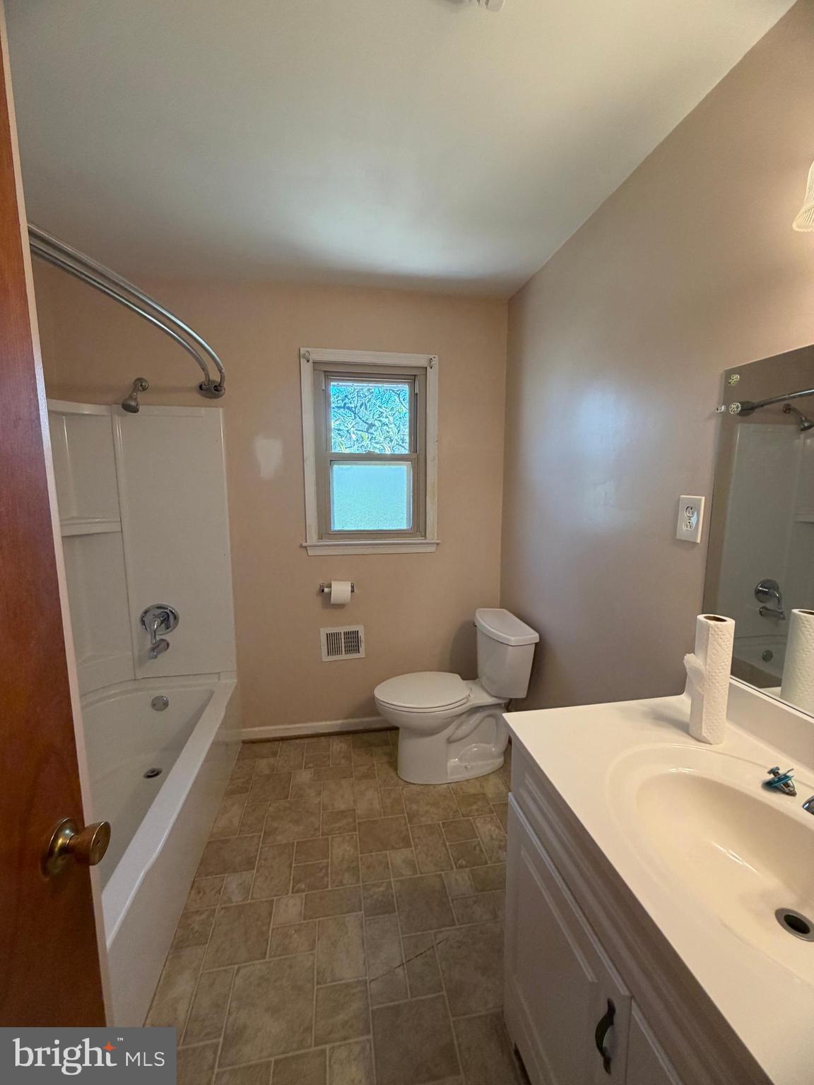 7819 McLean Street Manassas, VA 20111 - Photo 11 of 27 Hallway Bathroom.
