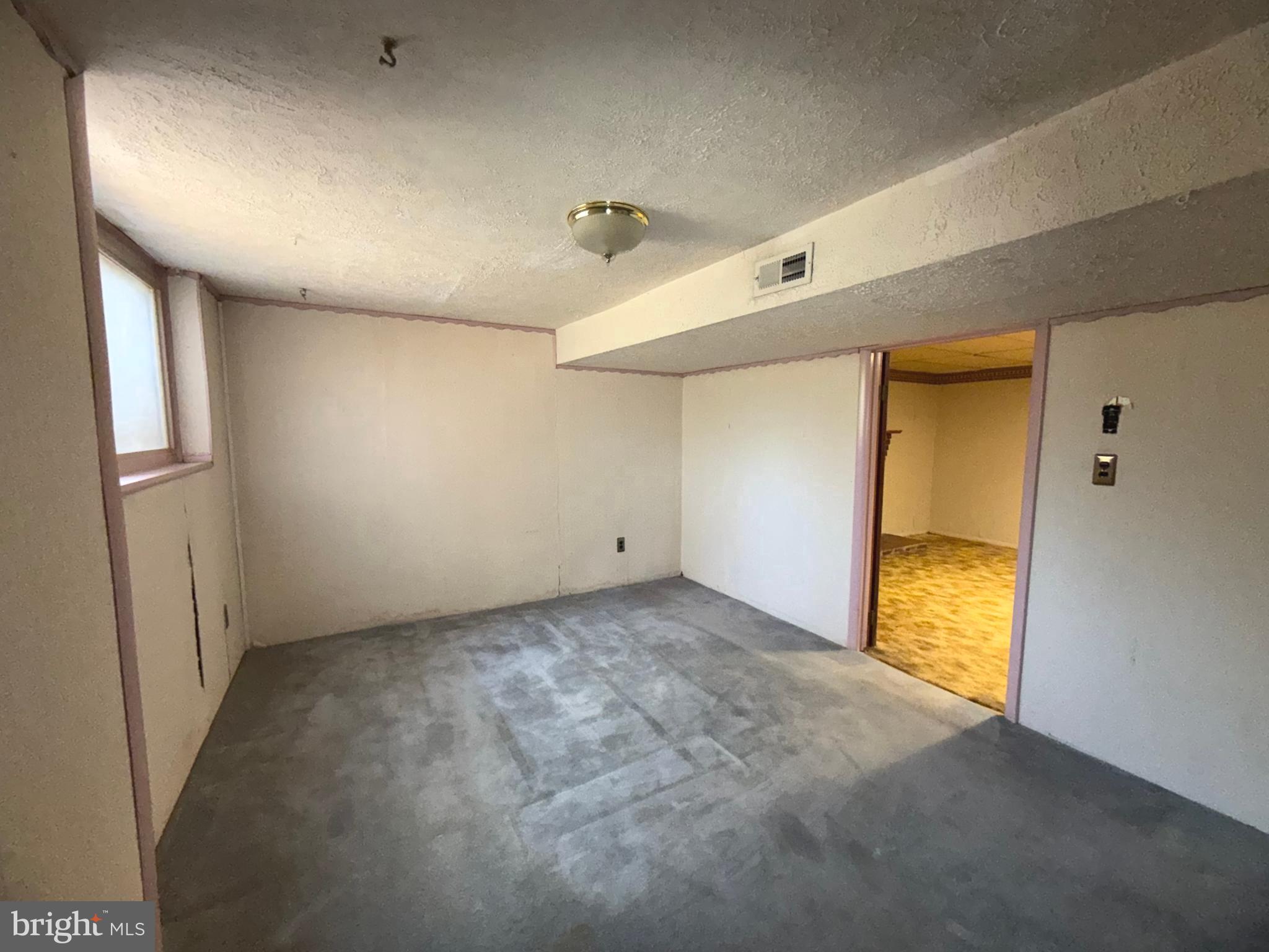 7819 McLean Street Manassas, VA 20111 - Photo 21 of 27 Basement bedroom (4th legal bedroom).