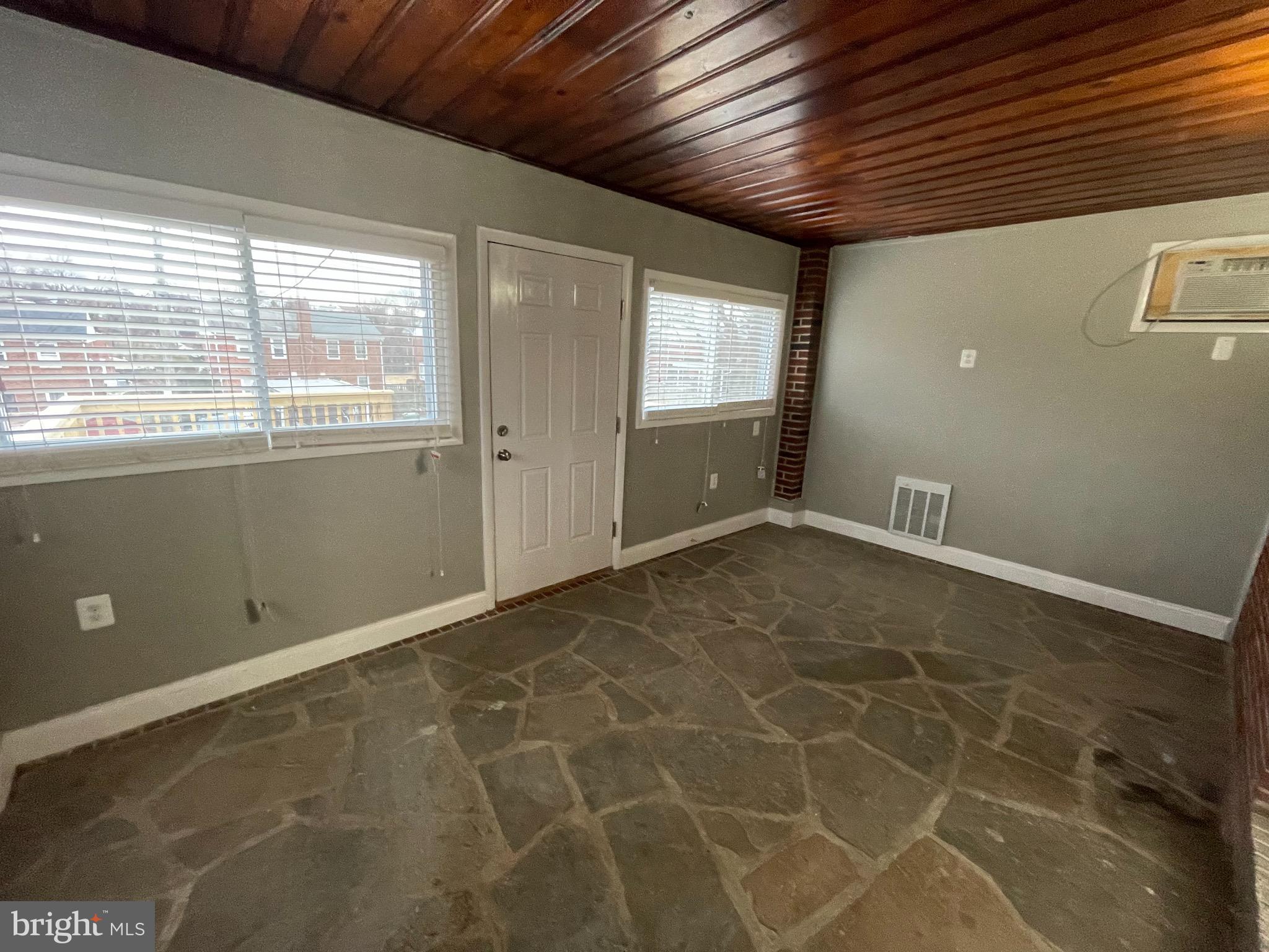 2120 Corbin Road Baltimore, MD 21214 - Photo 9 of 23 Back Room