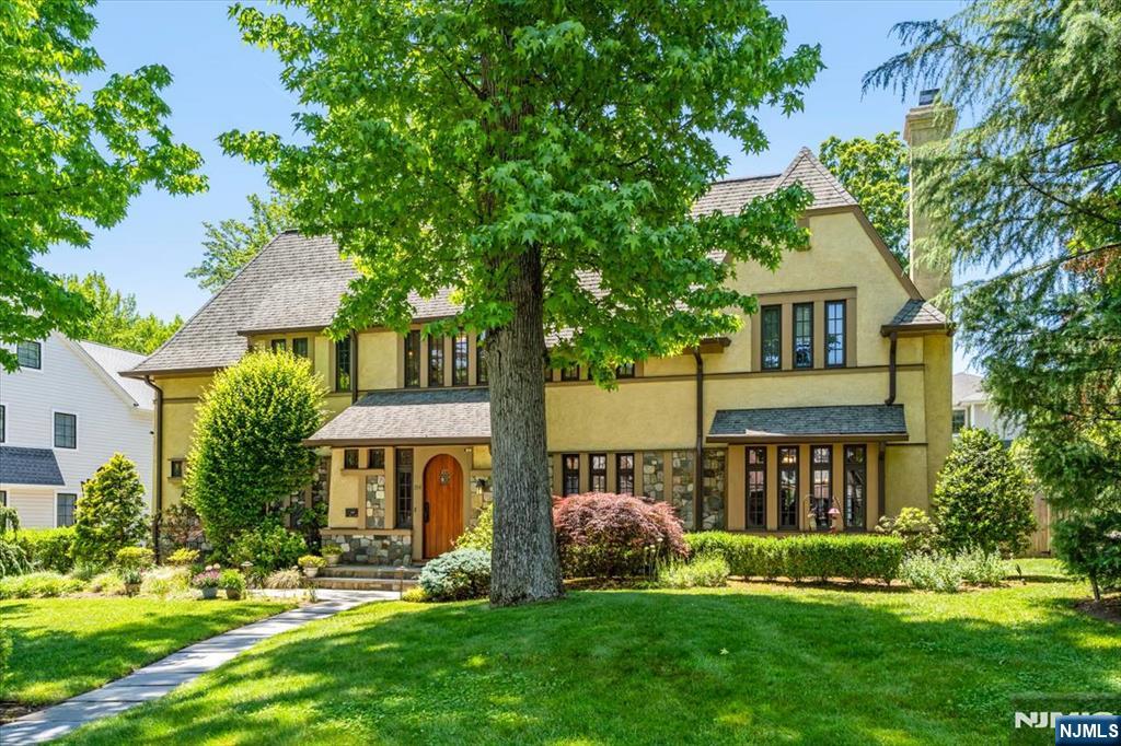 314 Winthrop Road Teaneck, NJ 07666 - Photo 4 of 49