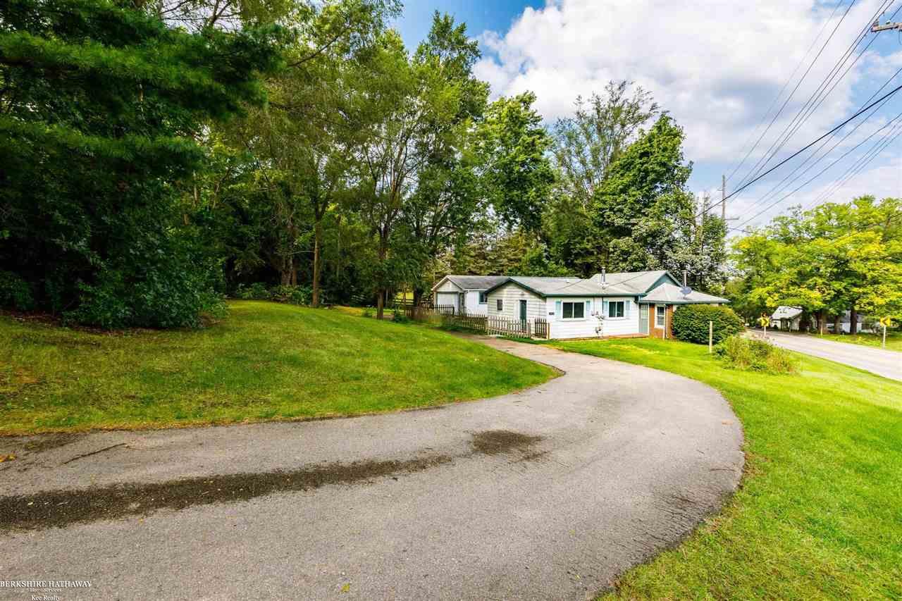 1025 Rochester Road Leonard, MI 48367 - Photo 5 of 23 50060110-4.JPG