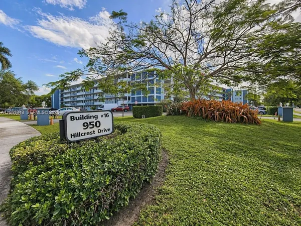 $1,700 | 950 Hillcrest Drive, Unit 102, Hollywood, FL 33021