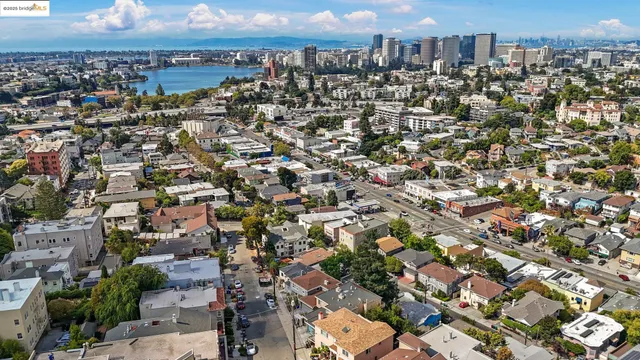 $1,200,000 | 829 Vermont Street, Oakland, CA 94610