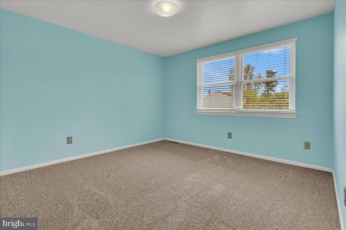 11 Warren Drive Newark, DE 19702 - Photo 24 of 39 3rd bedroom