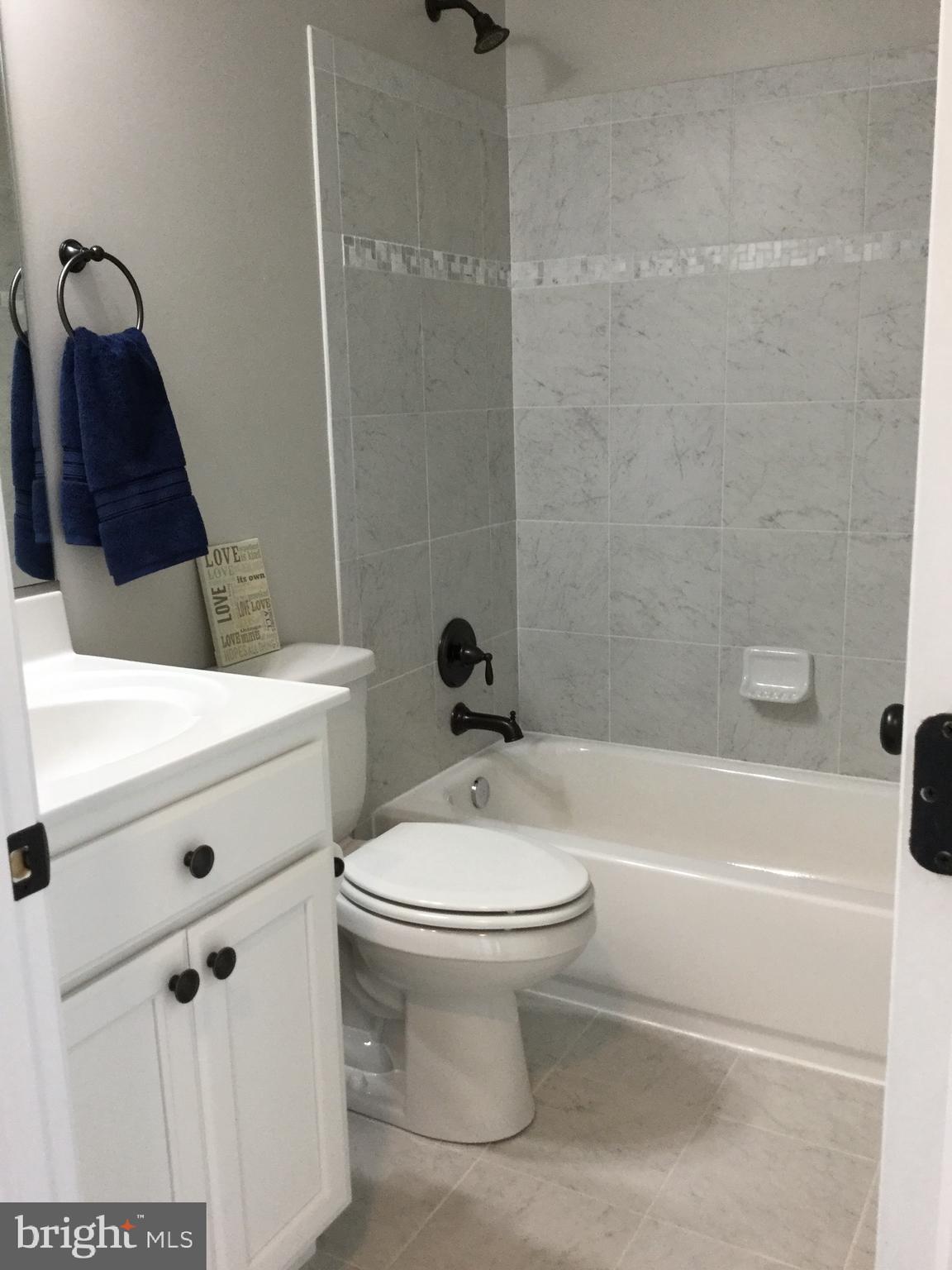 8451 Church Road Pasadena, MD 21122 - Photo 23 of 50 Main bathroom