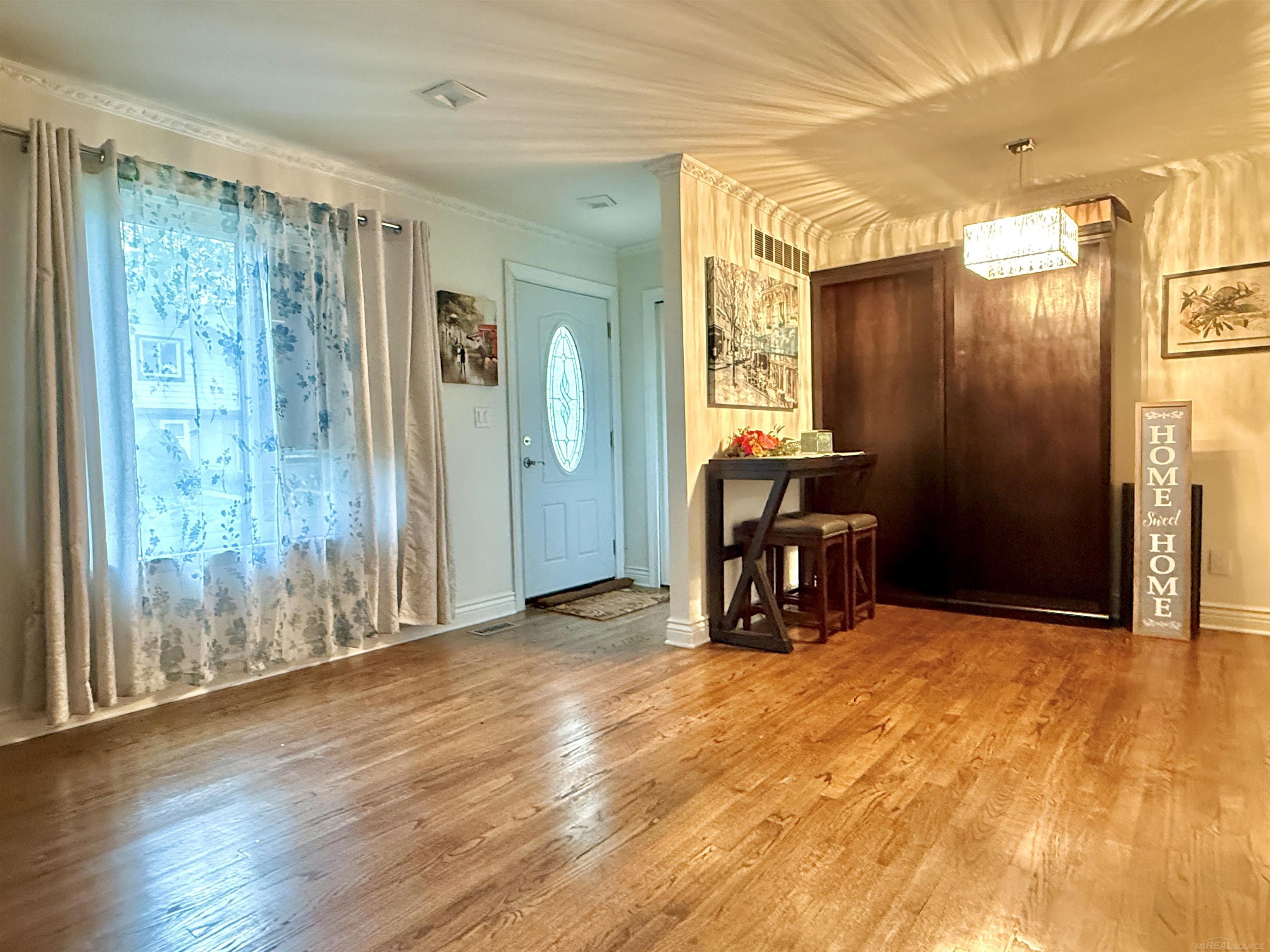 8401 18 18 Mile Road Sterling Heights, MI 48313 - Photo 6 of 41 50212935-1645d352-20d8-43ab-9348-c36d1fac2403.JPG