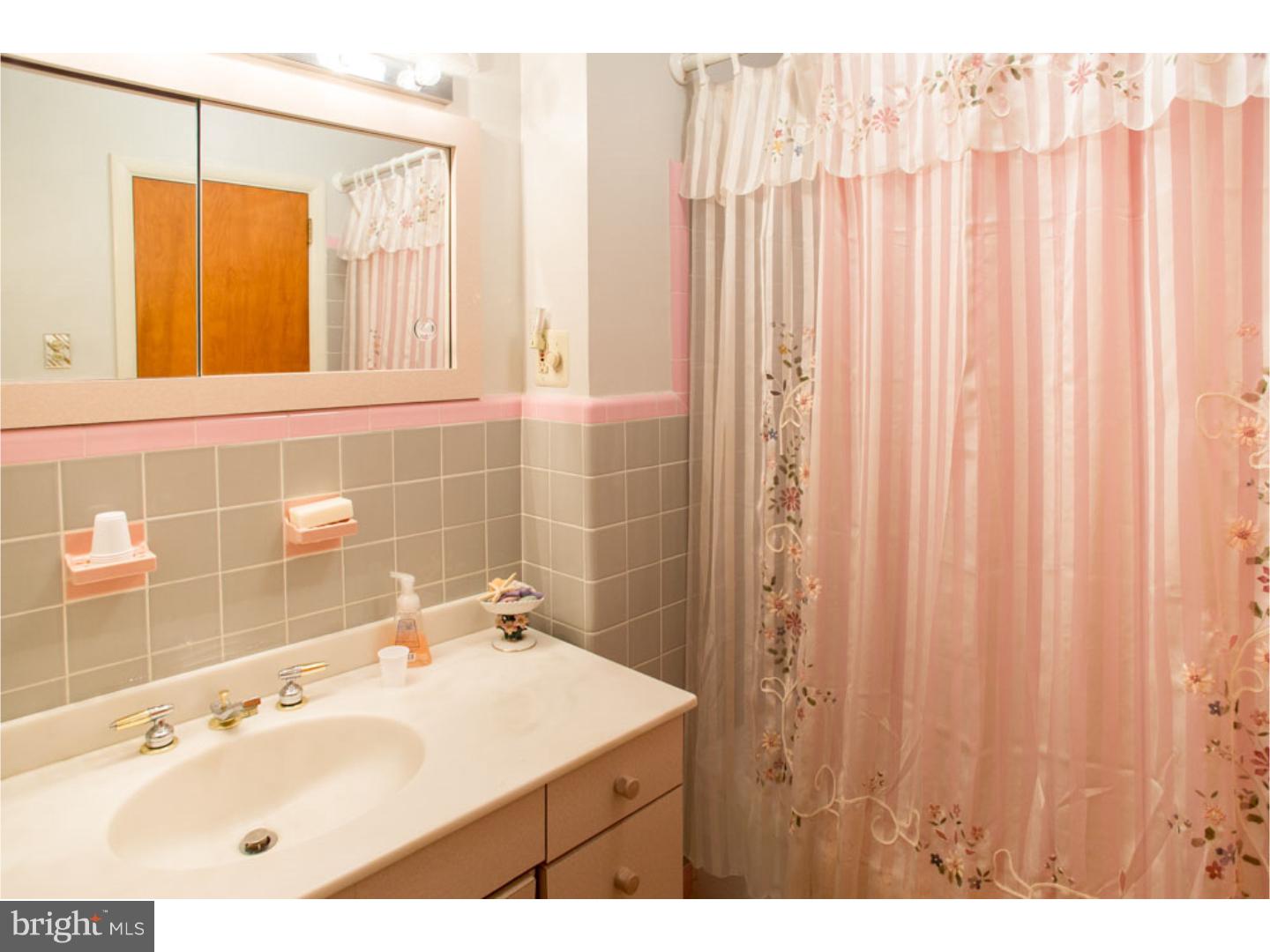 2022 Springhouse Road Broomall, PA 19008 - Photo 14 of 21 Bathroom