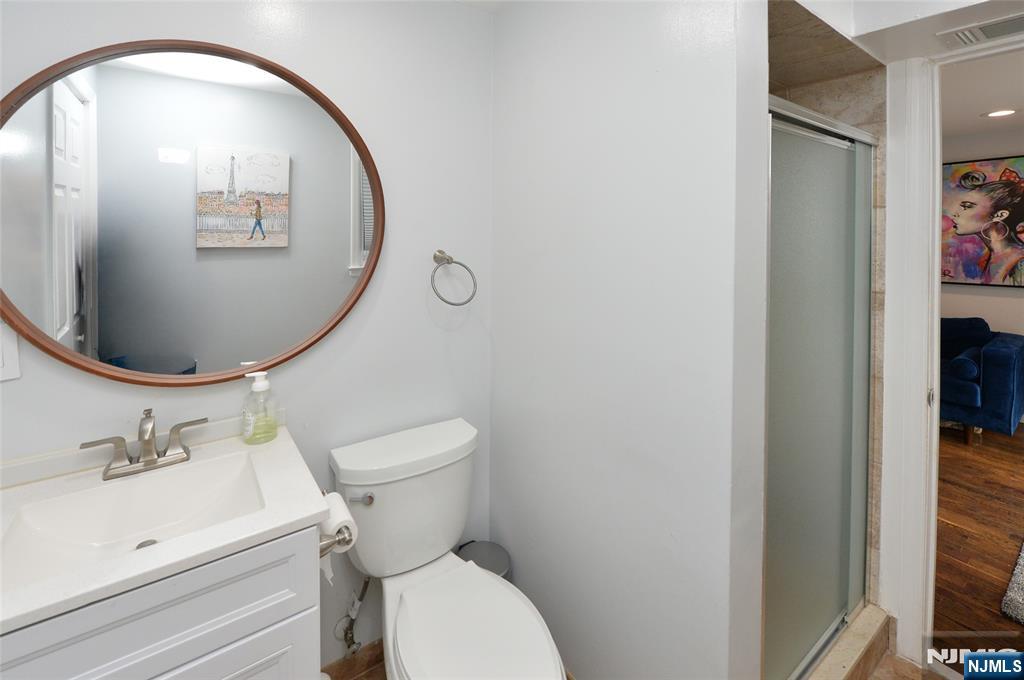 154 Middlesex Avenue Paramus, NJ 07652 - Photo 12 of 32