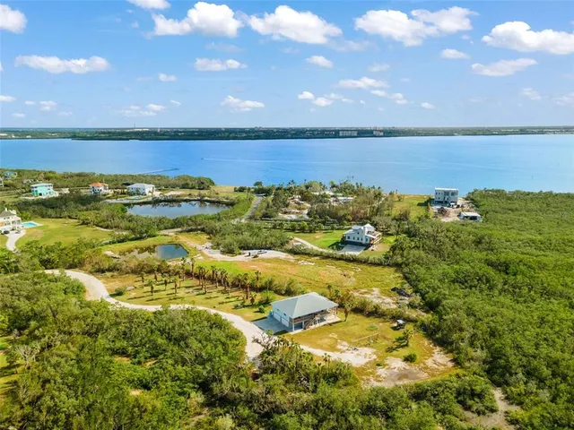 $950,000 | 445 Horseshoe Loop Road, Terra Ceia, FL 34250