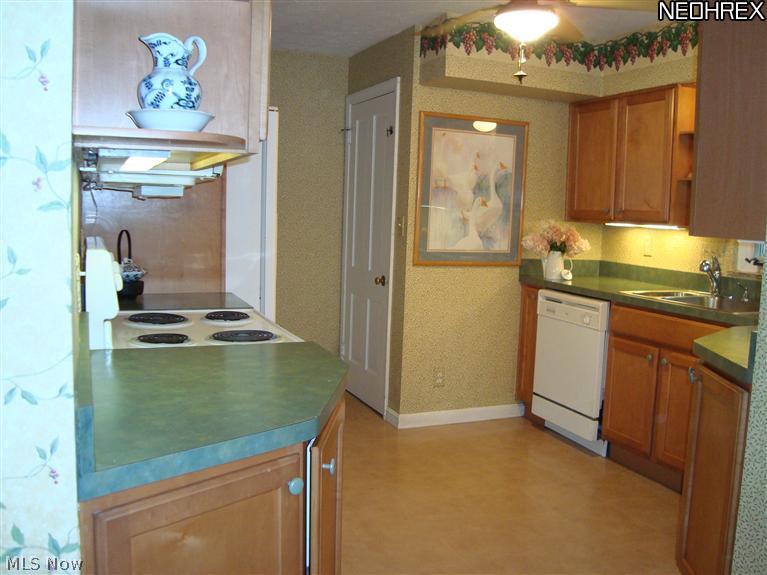 4072 Ellison Road South Euclid, OH 44121 - Photo 11 of 20
