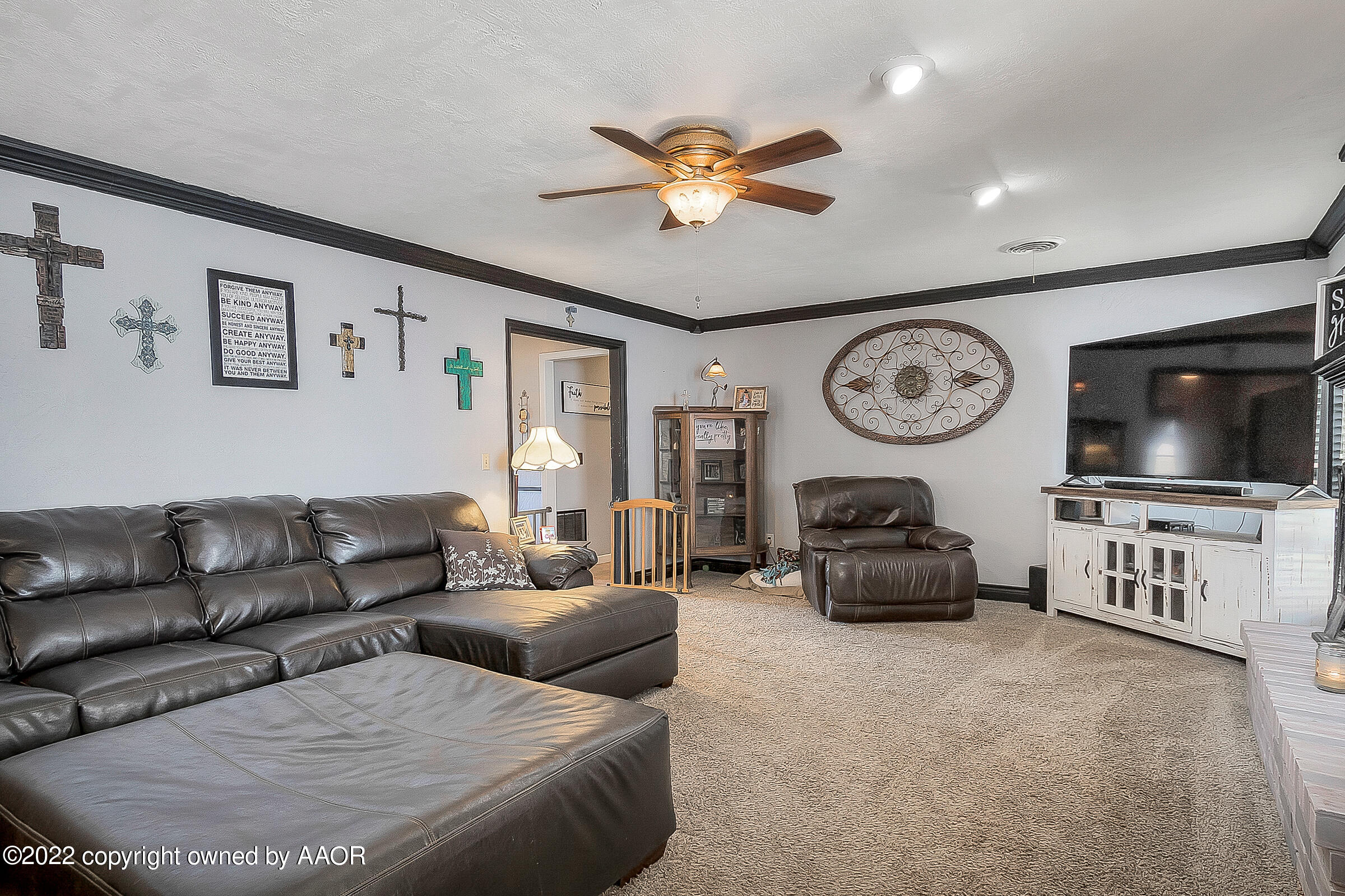 3304 Gramercy Parkway Amarillo, TX 79106 - Photo 8 of 25 008_Living Room