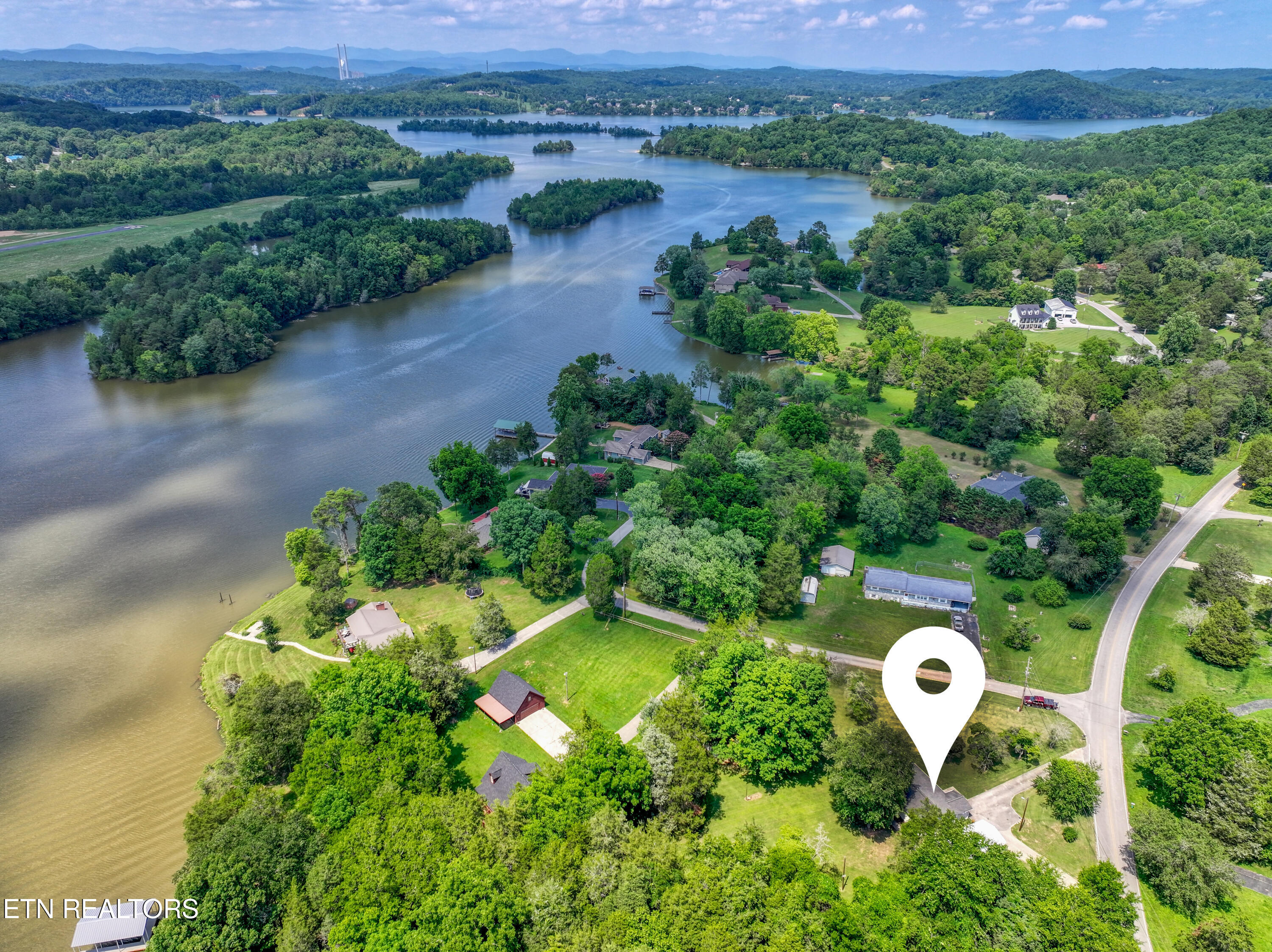 307 Anglers Cove Road Kingston, TN 37763 - Photo 4 of 44 DJI_20260611151110_0072_D_101_Original