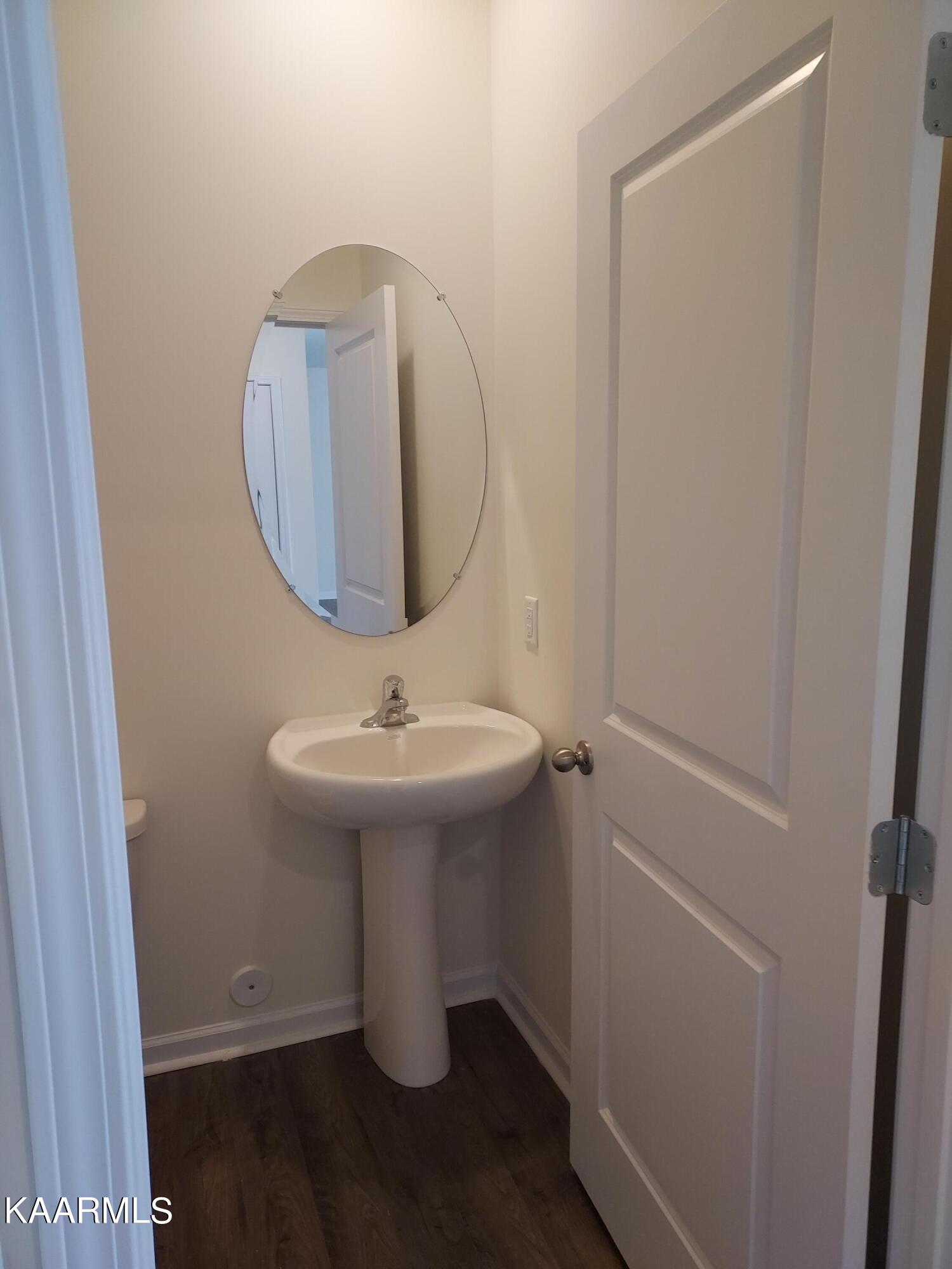 139 Ibis Loop Oak Ridge, TN 37830 - Photo 9 of 42 Downstairs 1/2 Bath