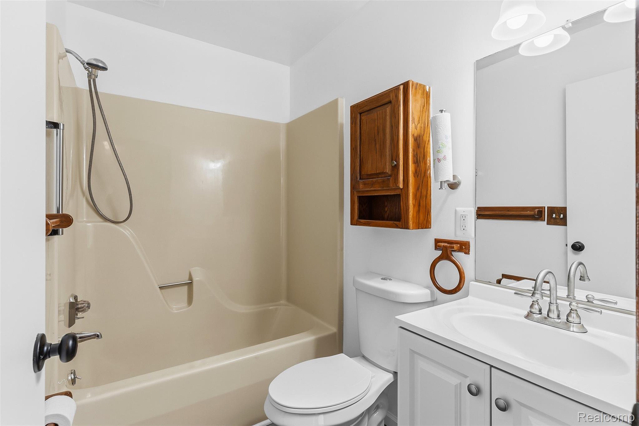 7313 East River Road Flushing, MI 48433 - Photo 37 of 45 DSC02547.jpg