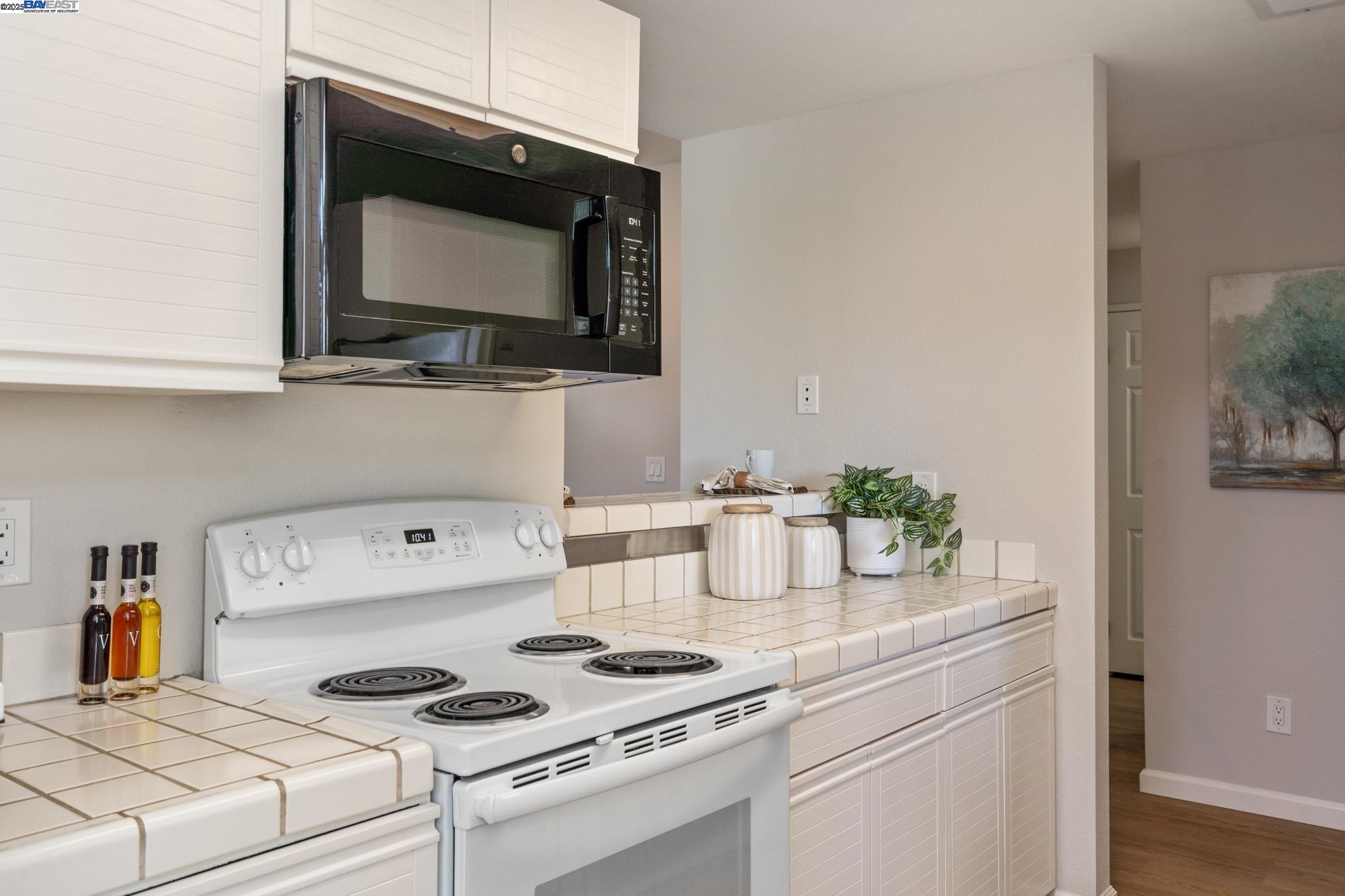 8165 Mountain View Drive, Unit C Pleasanton, CA 94588 - Photo 15 of 35 a kitchen with a stove and a microwave