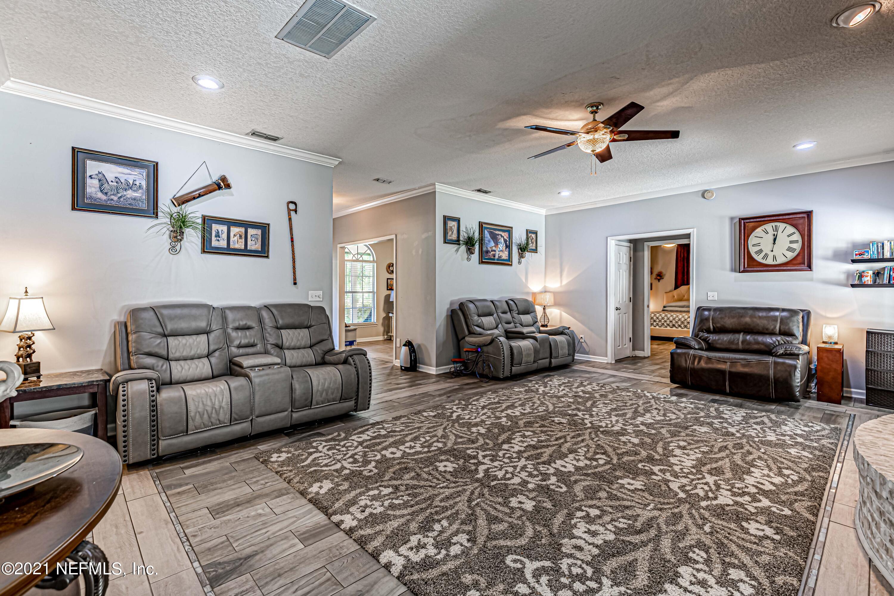 2814 Ravines Road Middleburg, FL 32068 - Photo 17 of 40 20-Living Room