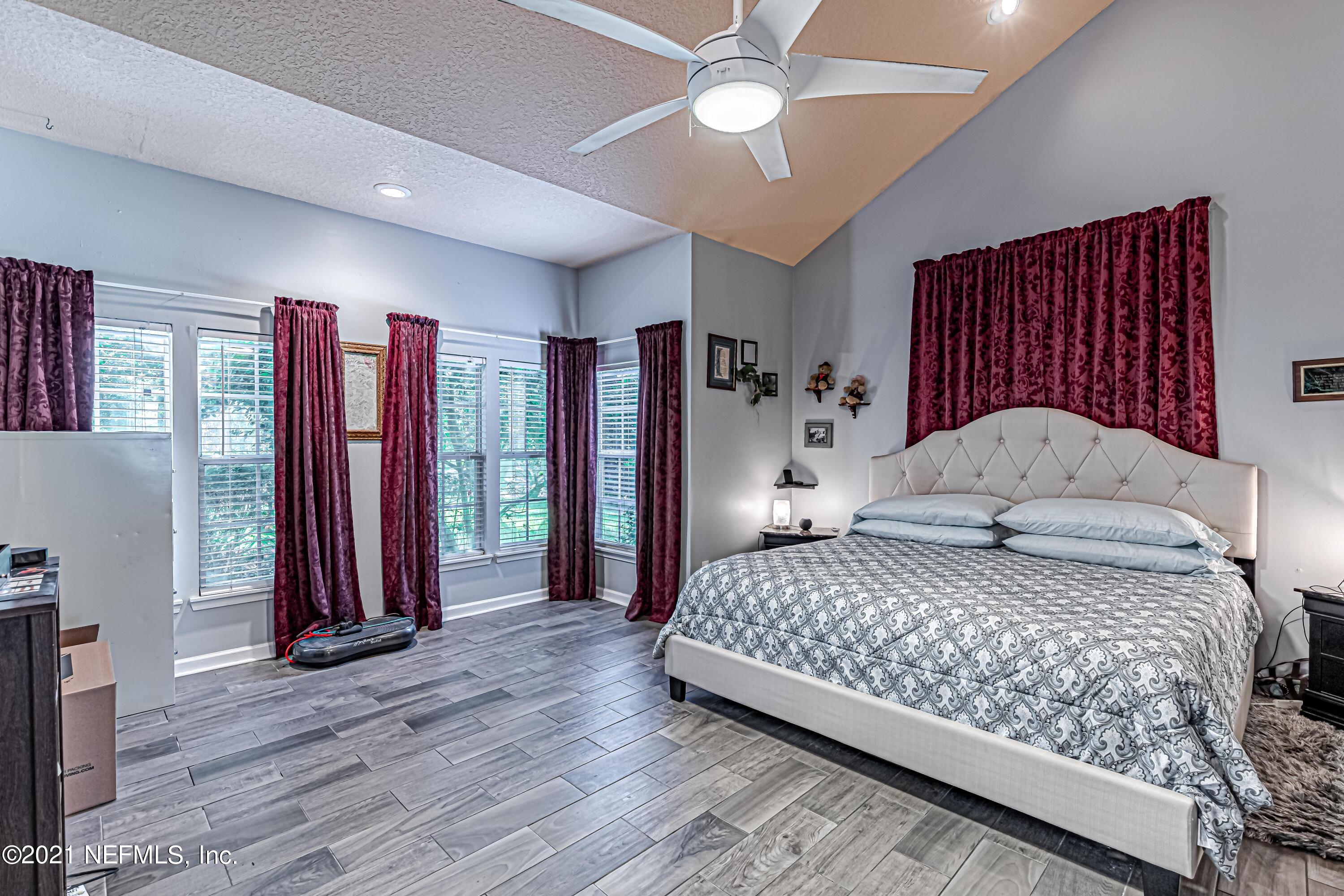 2814 Ravines Road Middleburg, FL 32068 - Photo 20 of 40 23-Primary Bedroom