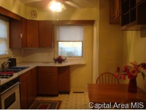 543 Wood Springfield, IL 62702 - Photo 2 of 10