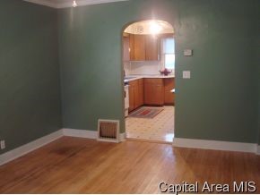 543 Wood Springfield, IL 62702 - Photo 4 of 10