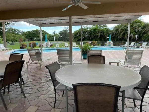 $1,600 | 1020 Country Club Drive, Unit 406, Margate, FL 33063
