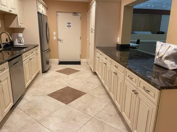 $1,600 | 1020 Country Club Drive, Unit 406, Margate, FL 33063