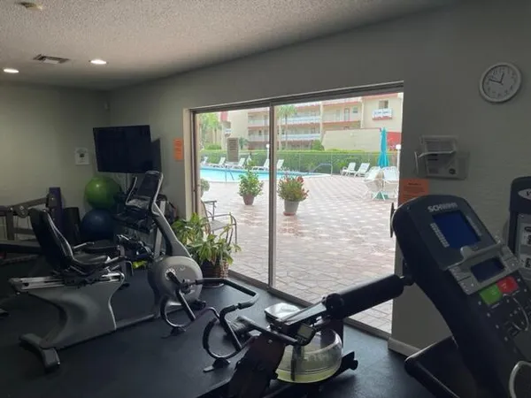 $1,600 | 1020 Country Club Drive, Unit 406, Margate, FL 33063