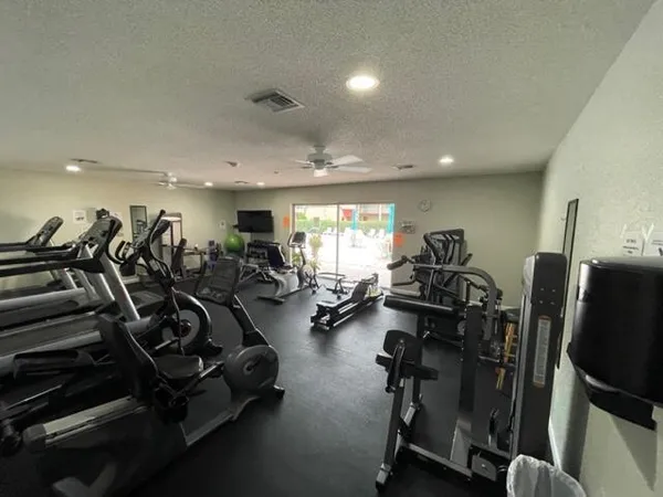 $1,600 | 1020 Country Club Drive, Unit 406, Margate, FL 33063