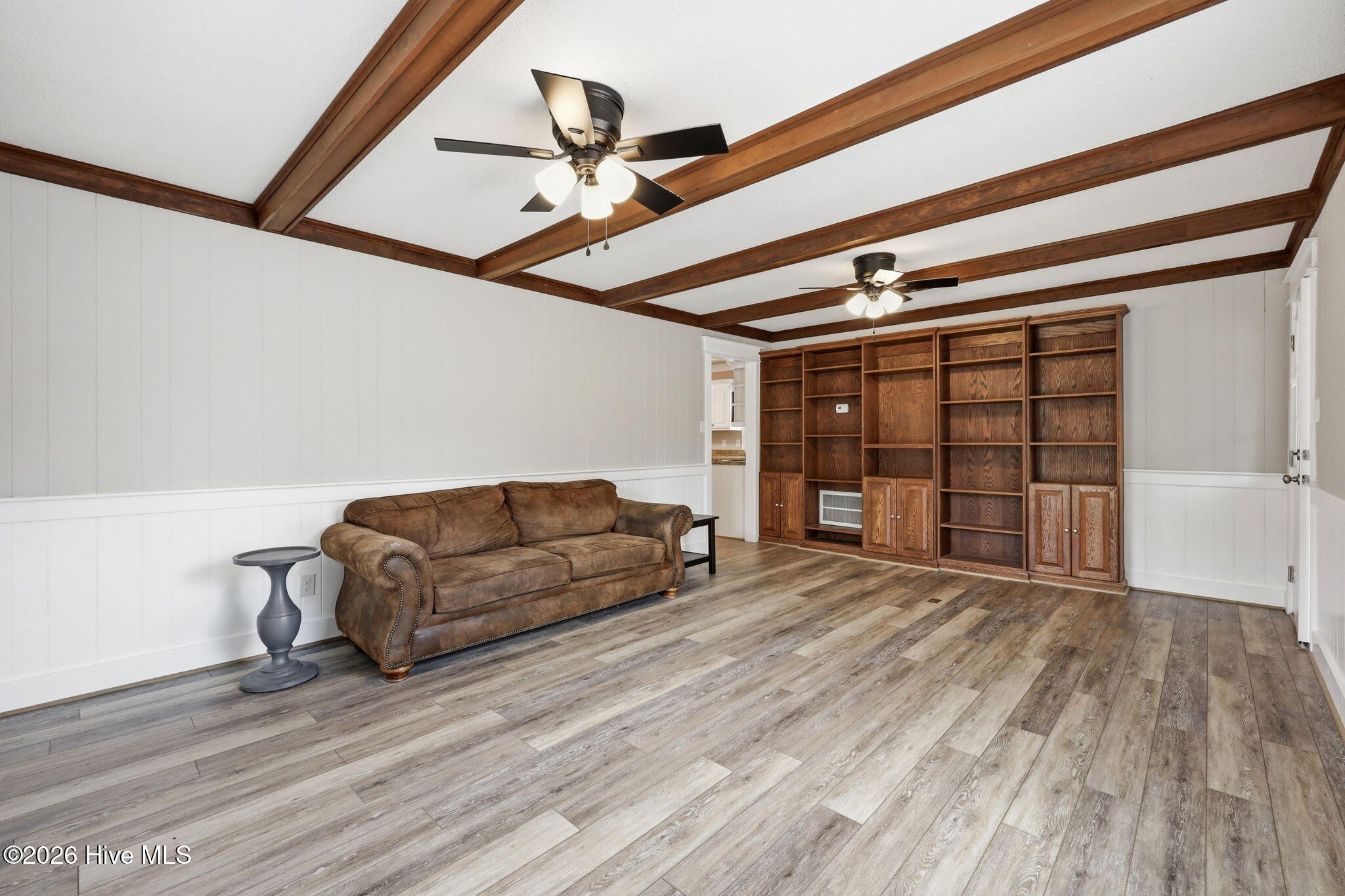 700 Robin Road Morehead City, NC 28557 - Photo 6 of 41 Living room